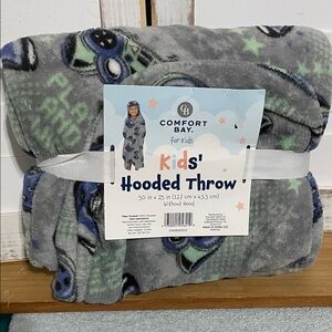 Comfort Bay Kids' Gray Hooded Throw